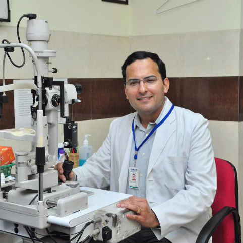 Dr. Chekitaan Singh - Retina Specialist in Haryana